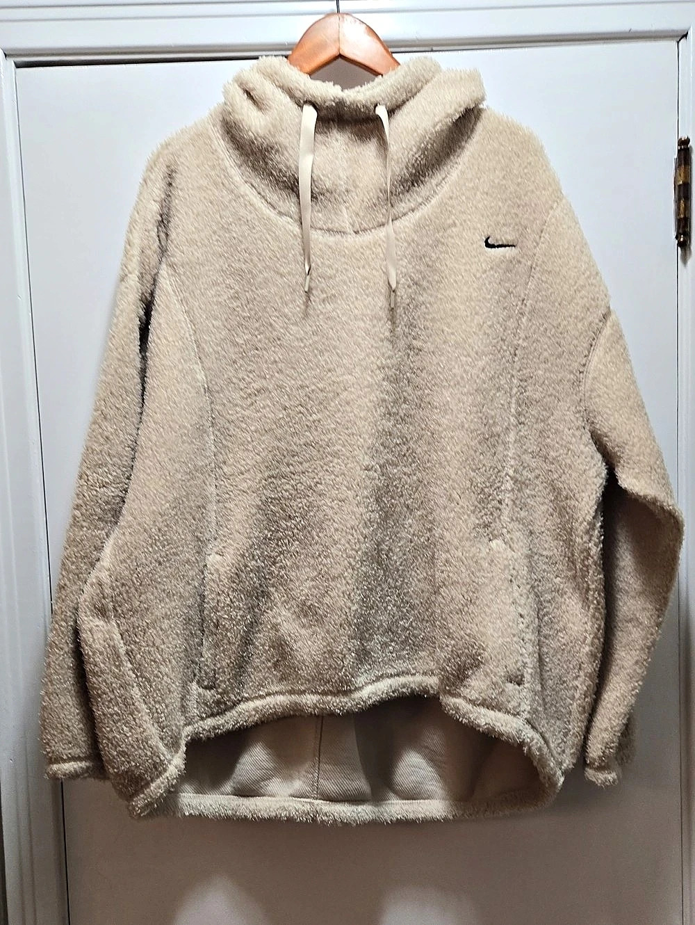 Nike One Women's Therma-FIT Oversized Pullover Fleece Hoodie Beige XL